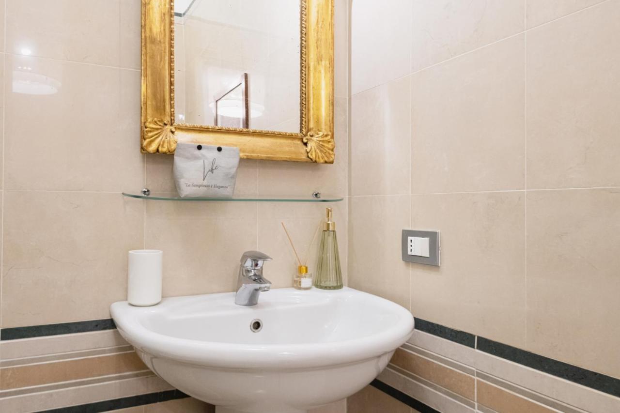Easylife - Dimora Di Classe In Zona Conciliazione Milano Exteriör bild